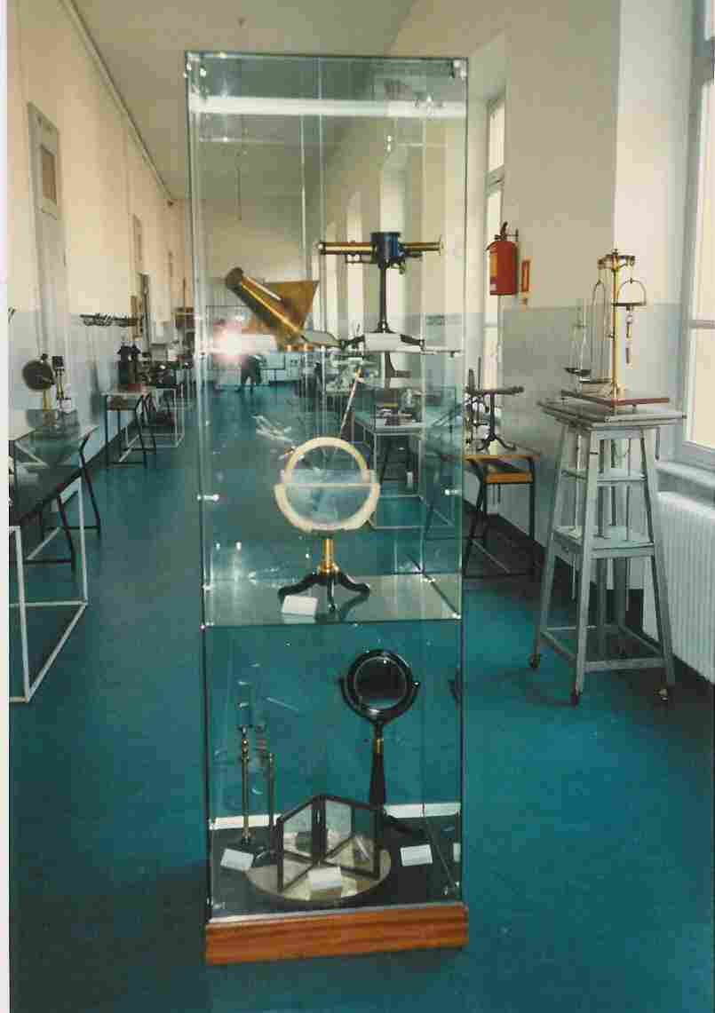 corridoio laboratori scientifici